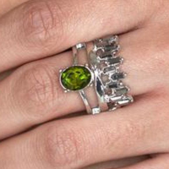 Paparazzi Crowned Victor Green Ring - Picture 2 of 2